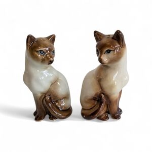 VTG Pair Of Porcelain Salt And Pepper Shakers Set Cat Figurine Decorative